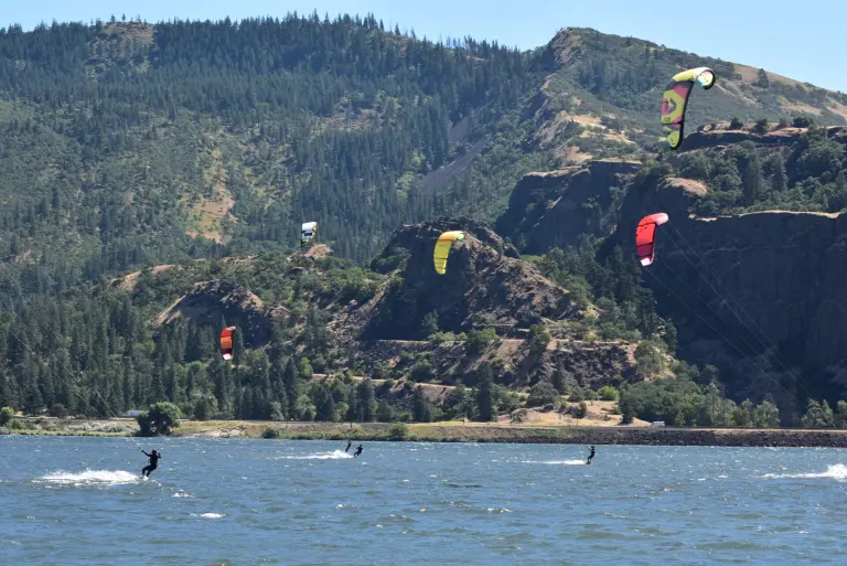 Kiteboarding the Gorge Lyle-WA 2