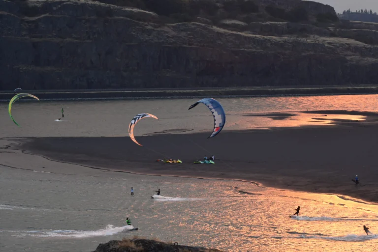 Kiteboarding the Gorge Lyle-WA 7